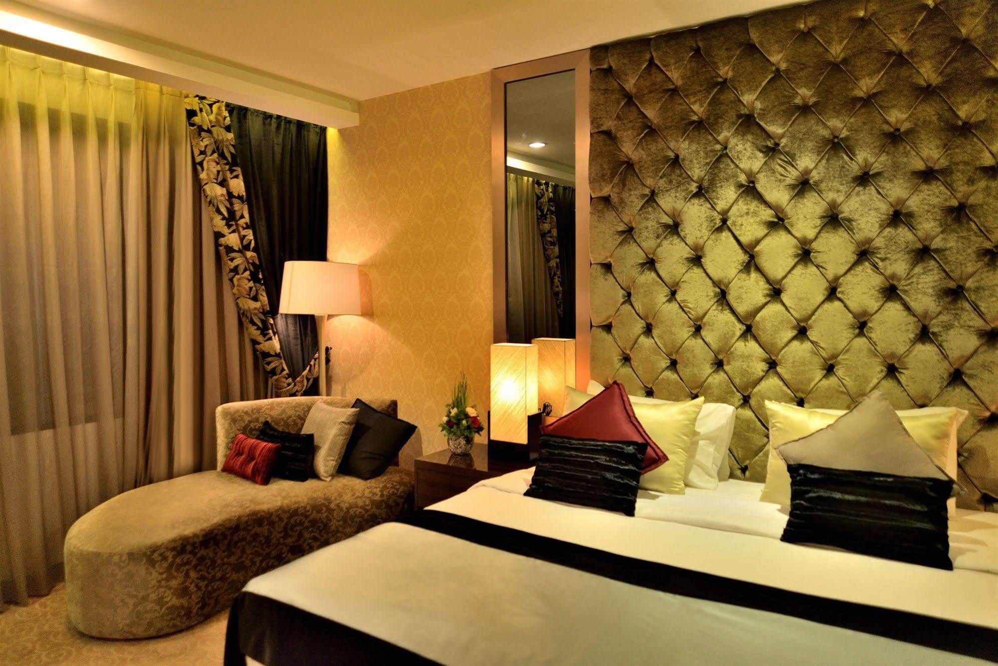 Amaroossa Grande Hotel Bekasi Ngoại thất bức ảnh